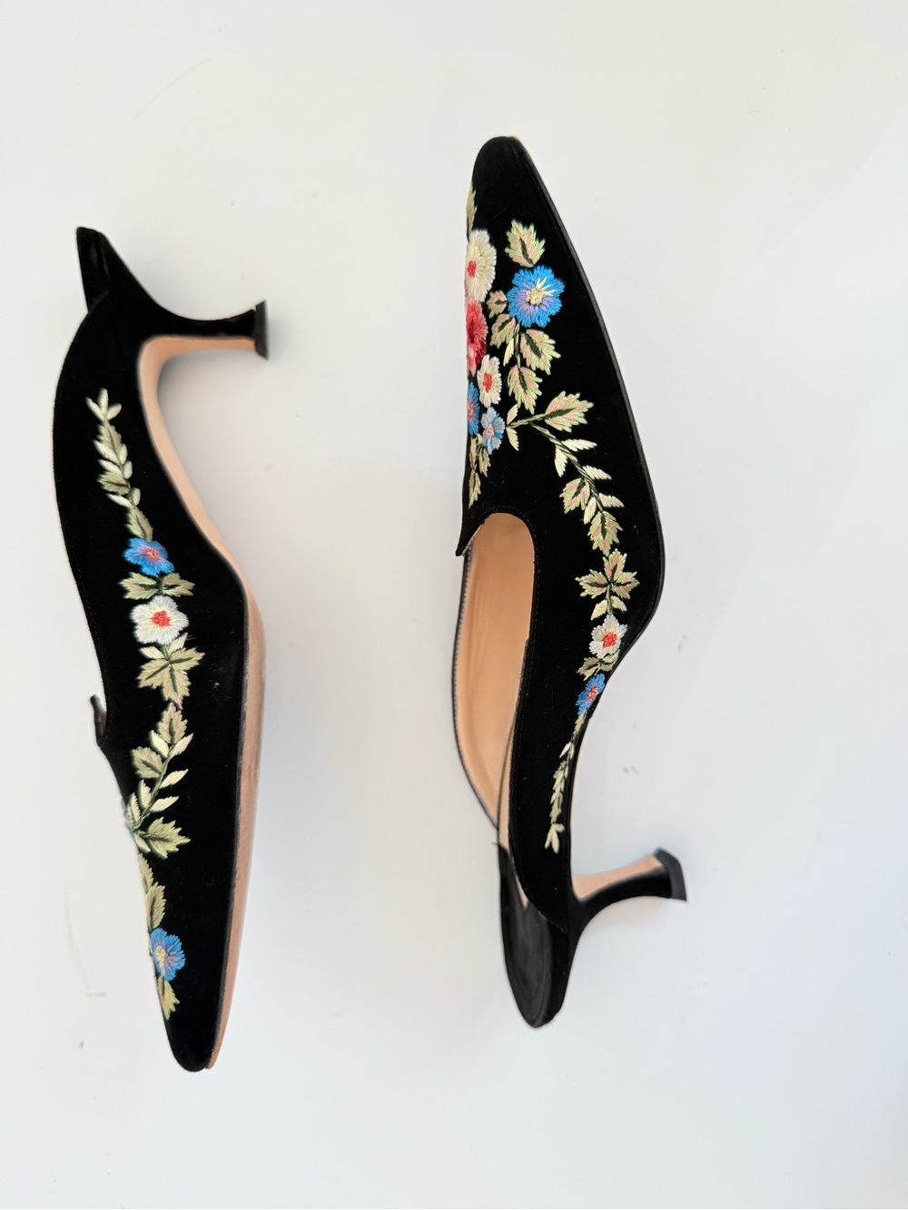Vintage Manolo Blahnik Black Suede Floral Embroidered Mules Heels 38 - Picture 8 of 9